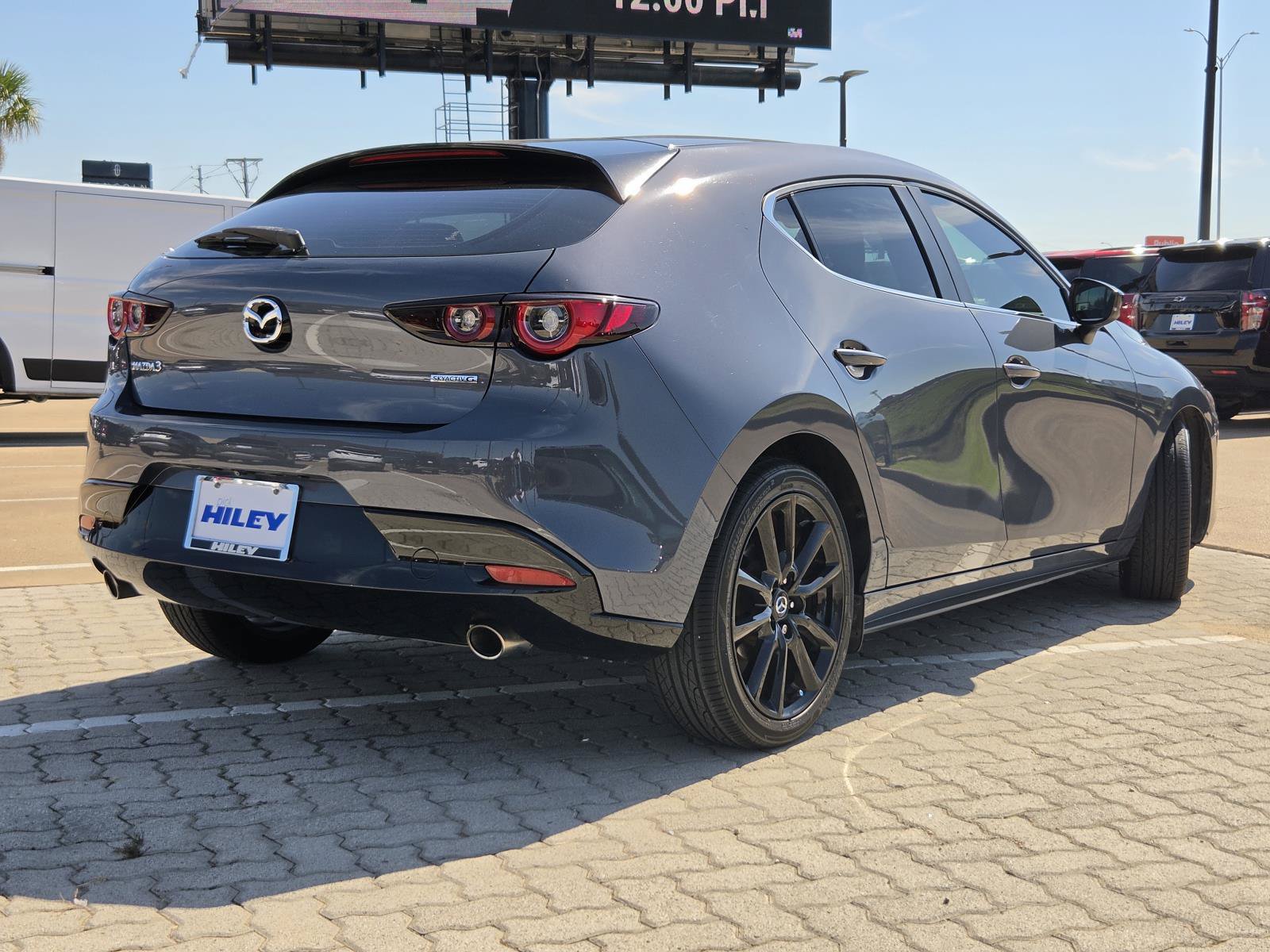 Used 2022 MAZDA MAZDA3 s FWD image 4