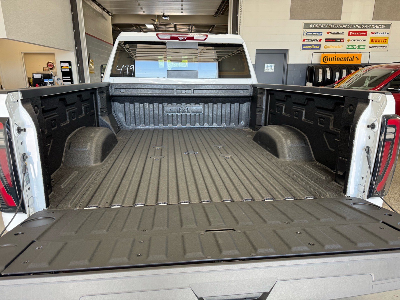 New 2026 GMC Sierra 2500 AT4 w/ AT4 Premium Plus Package AWD/4WD image 8