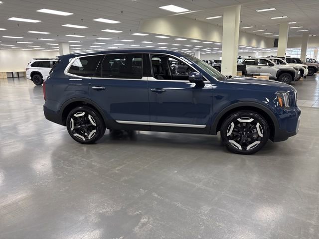 Used 2025 Kia Telluride S image 8
