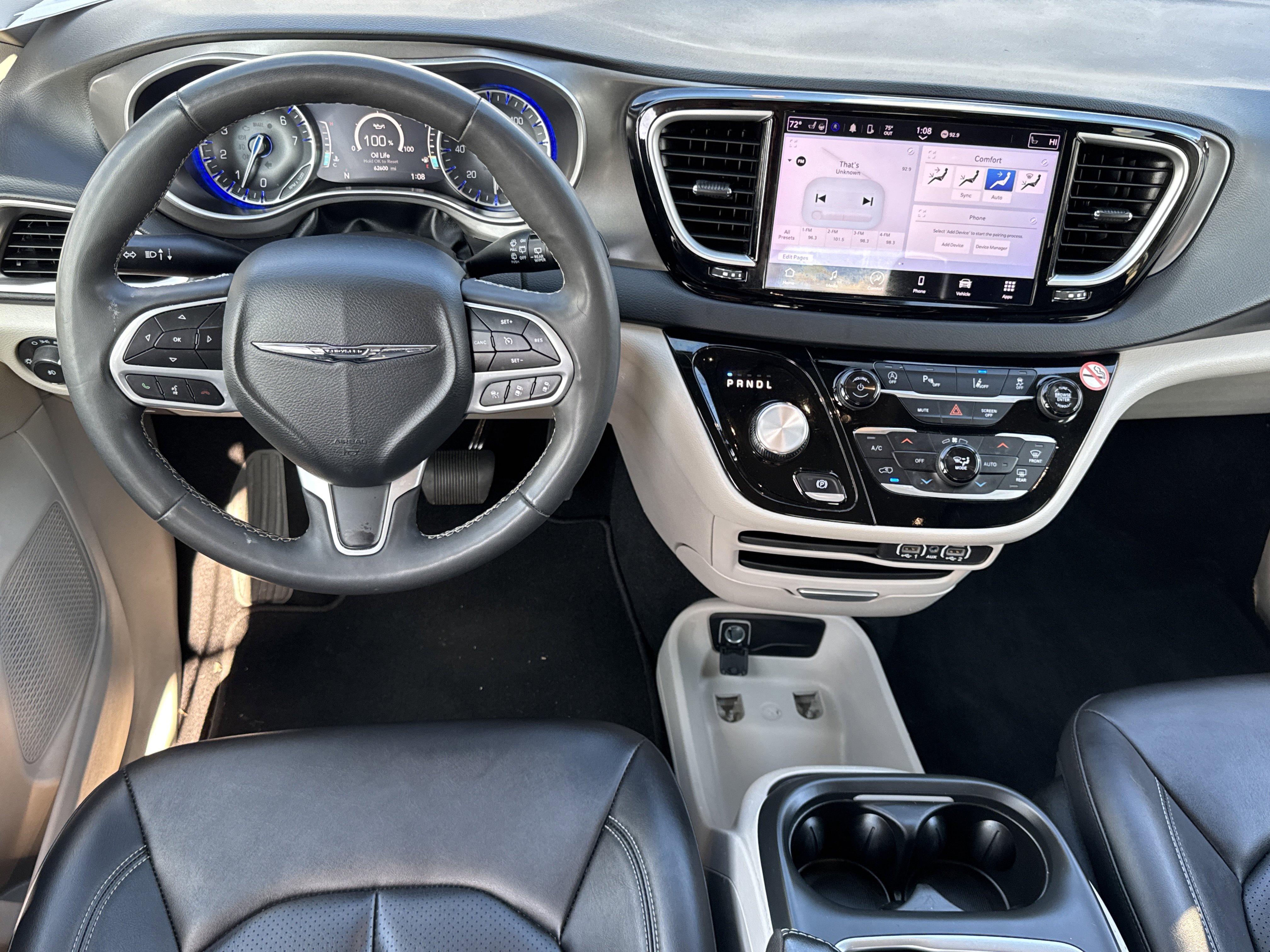 Used 2024 Chrysler Pacifica Touring-L image 23