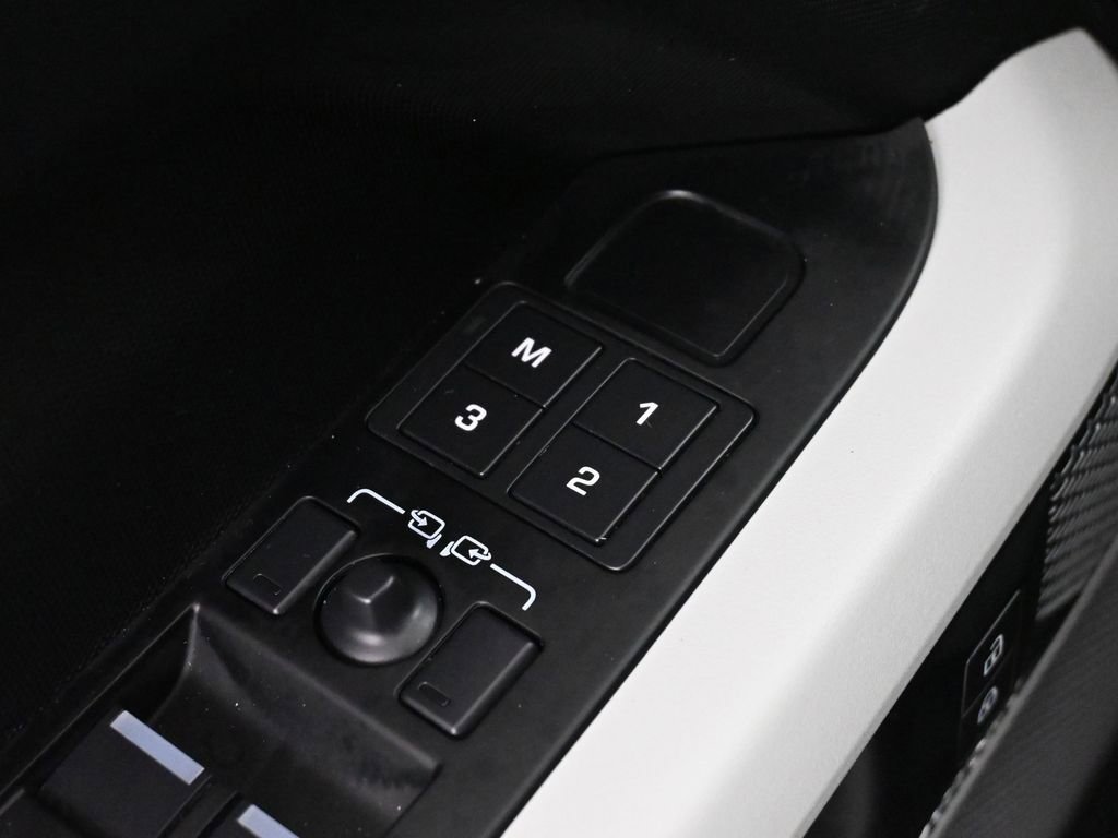 Used 2023 Land Rover Defender 110 X-Dynamic SE AWD/4WD image 44