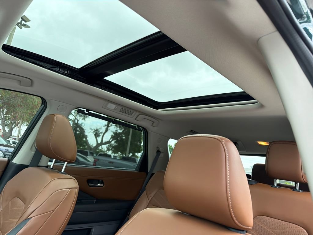 Certified 2022 Nissan Pathfinder Platinum w/ Cargo Package image 16