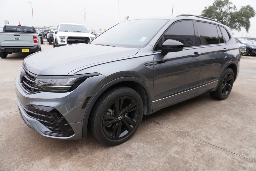 Used 2024 Volkswagen Tiguan SE R-Line image 3