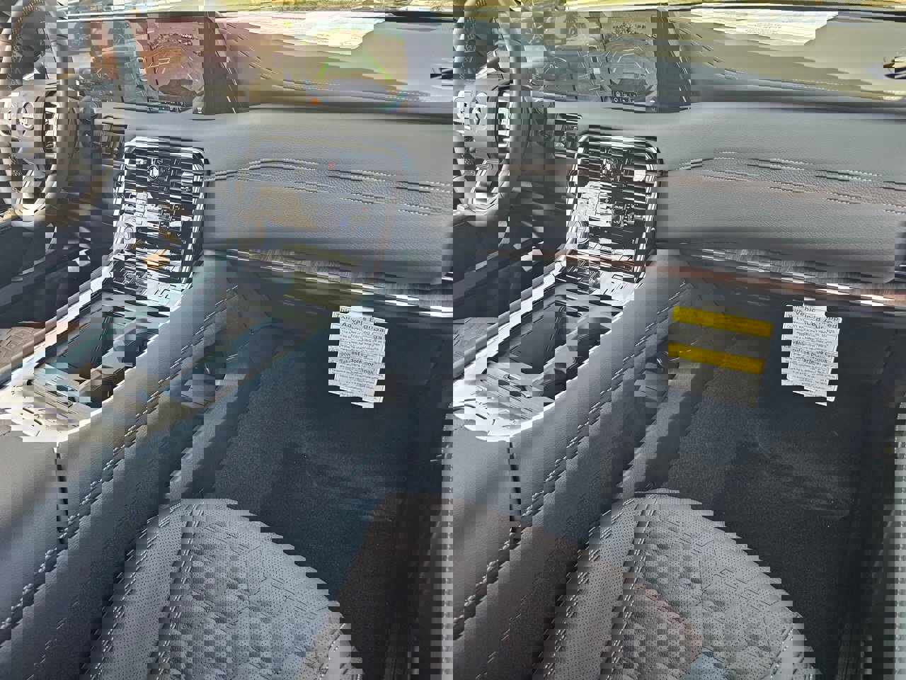 New 2025 Nissan Armada Platinum Reserve image 30