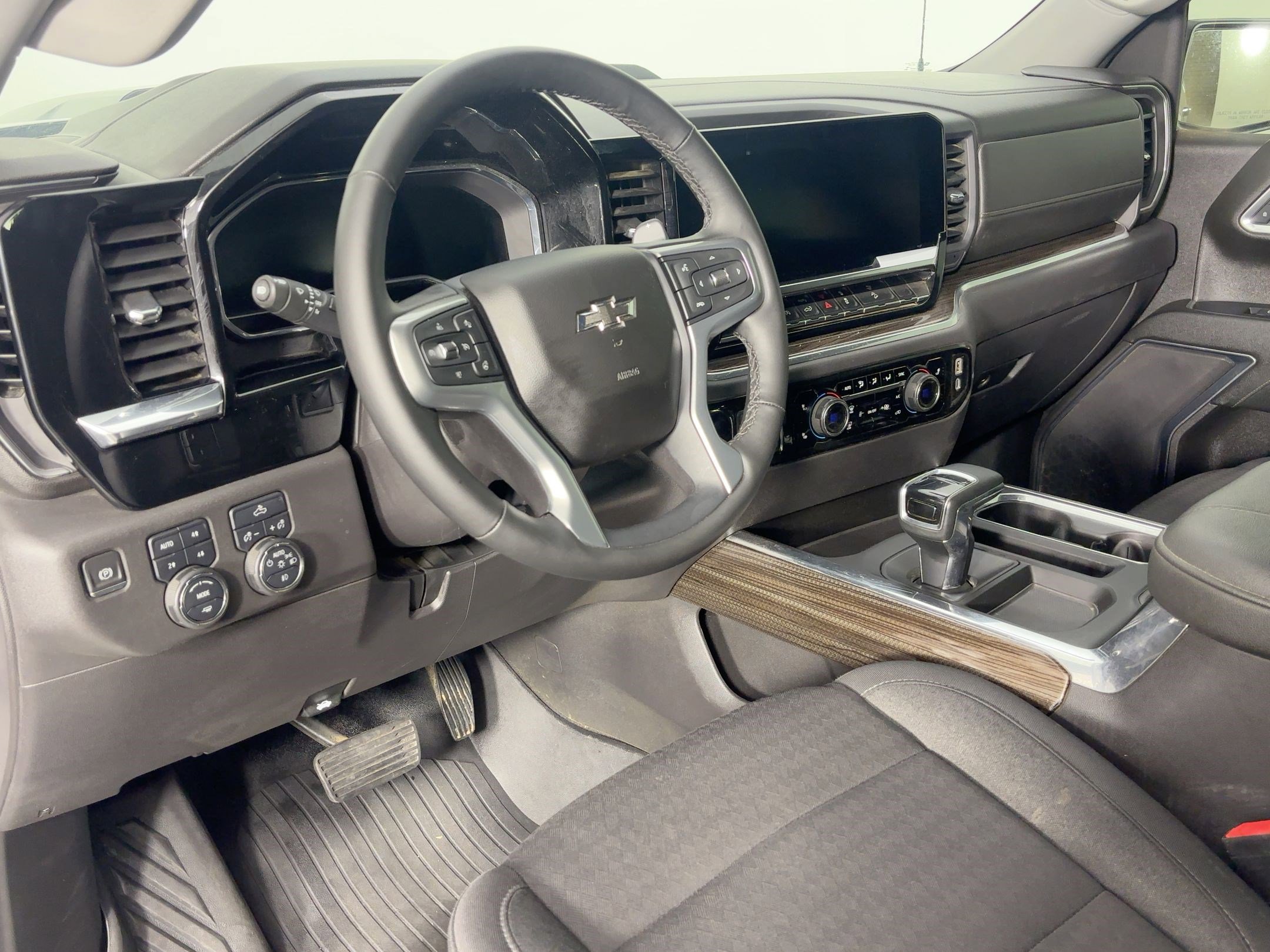 Used 2023 Chevrolet Silverado 1500 LT Trail Boss w/ Protection Package image 4