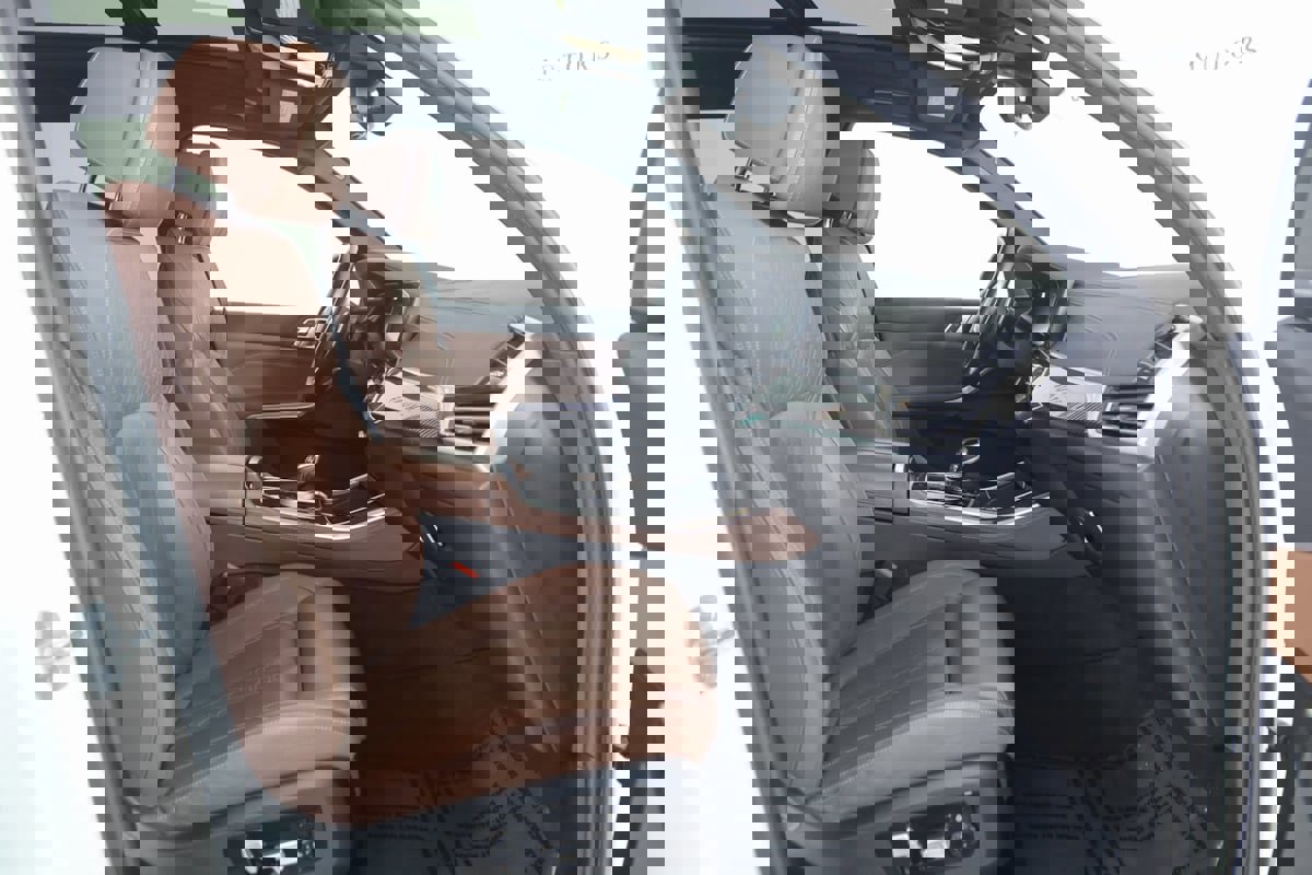 Used 2023 BMW X5 M50i w/ Executive Package image 13