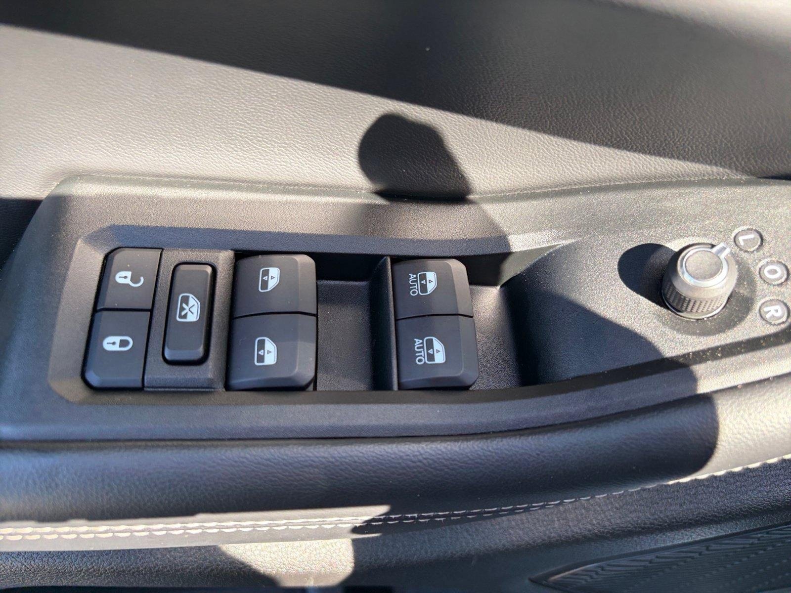 Used 2025 Jeep Grand Cherokee Altitude AWD/4WD image 14