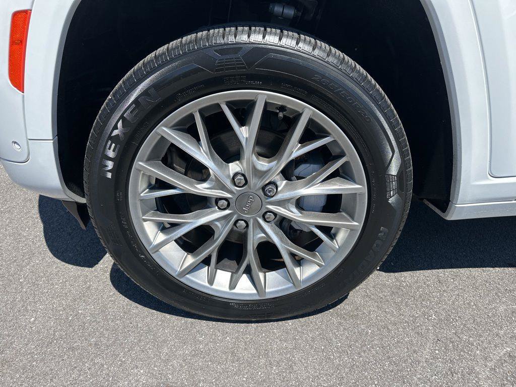 Used 2022 Jeep Grand Cherokee Summit RWD image 11