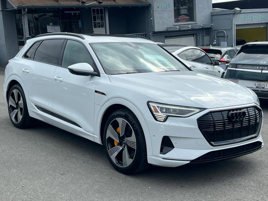 Used 2023 Audi e-tron Premium Plus w/ Premium Plus Package image 3
