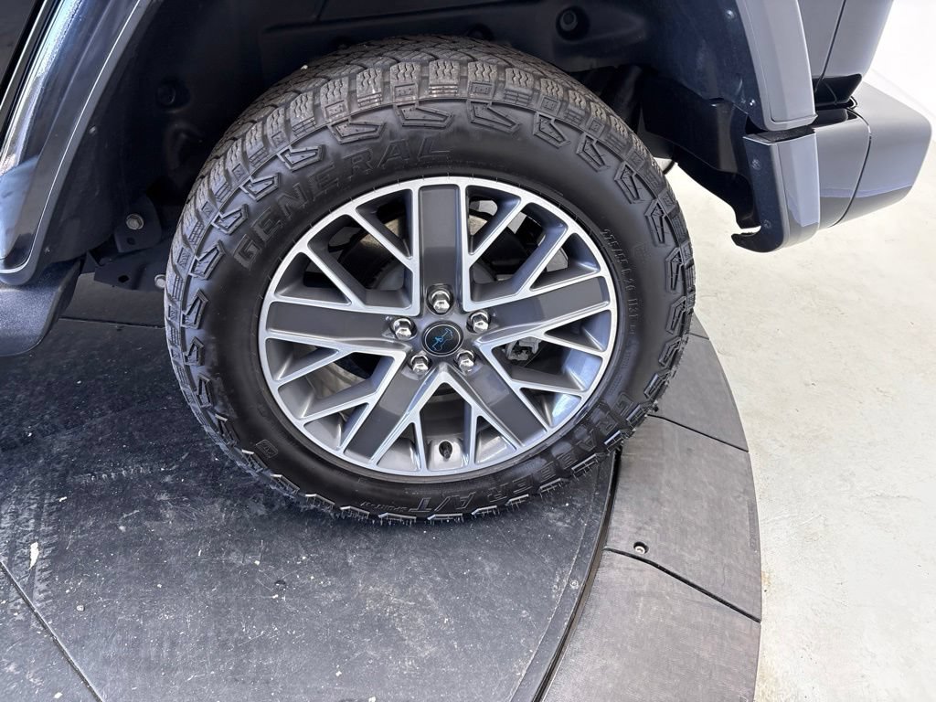 Used 2024 Jeep Wrangler High Altitude AWD/4WD image 17