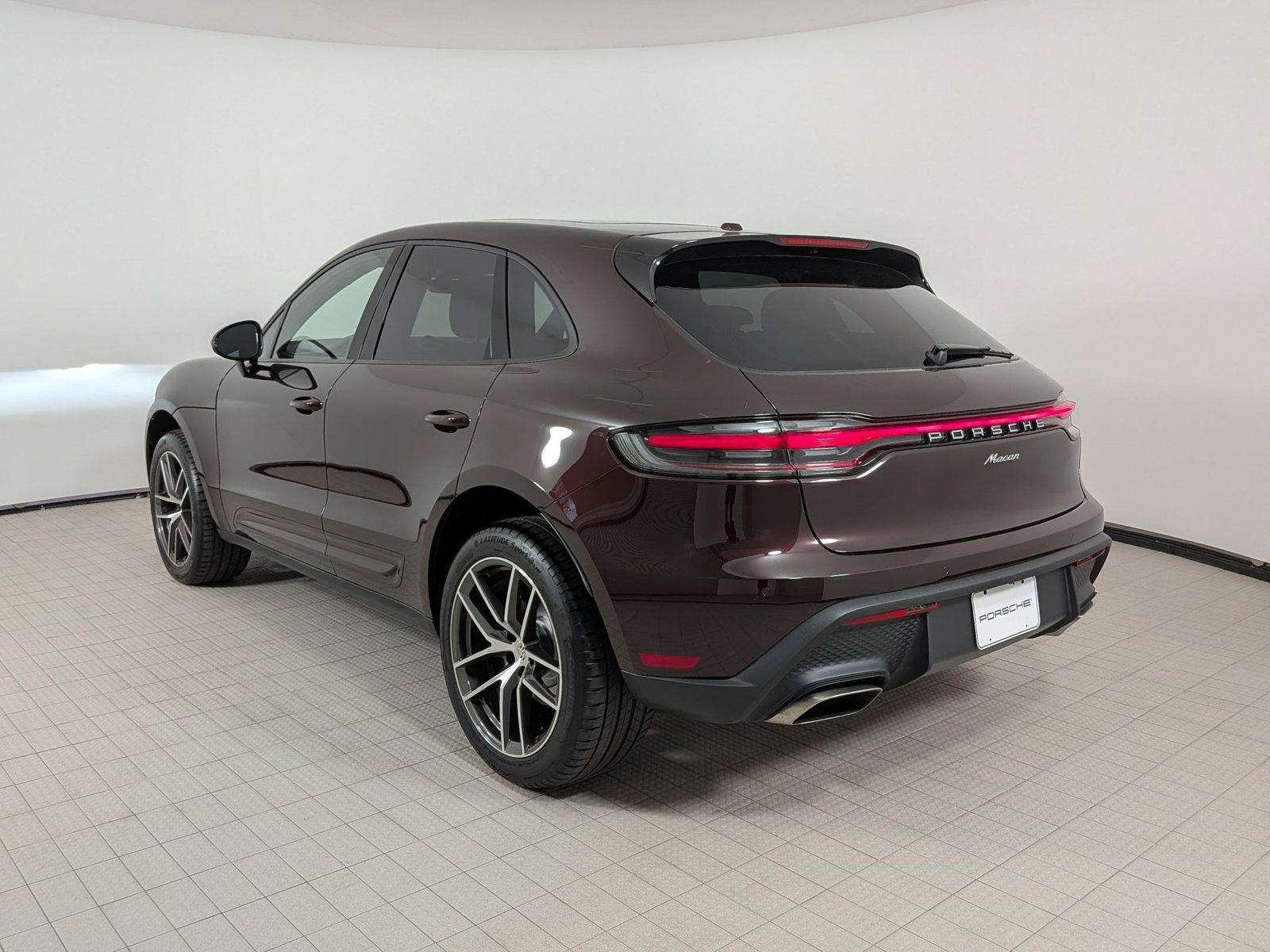 New 2026 Porsche Macan AWD/4WD image 3