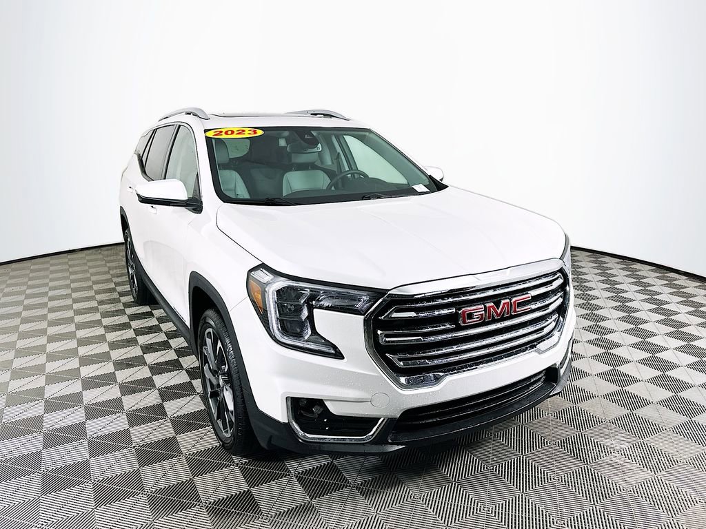 Used 2023 GMC Terrain SLT image 3