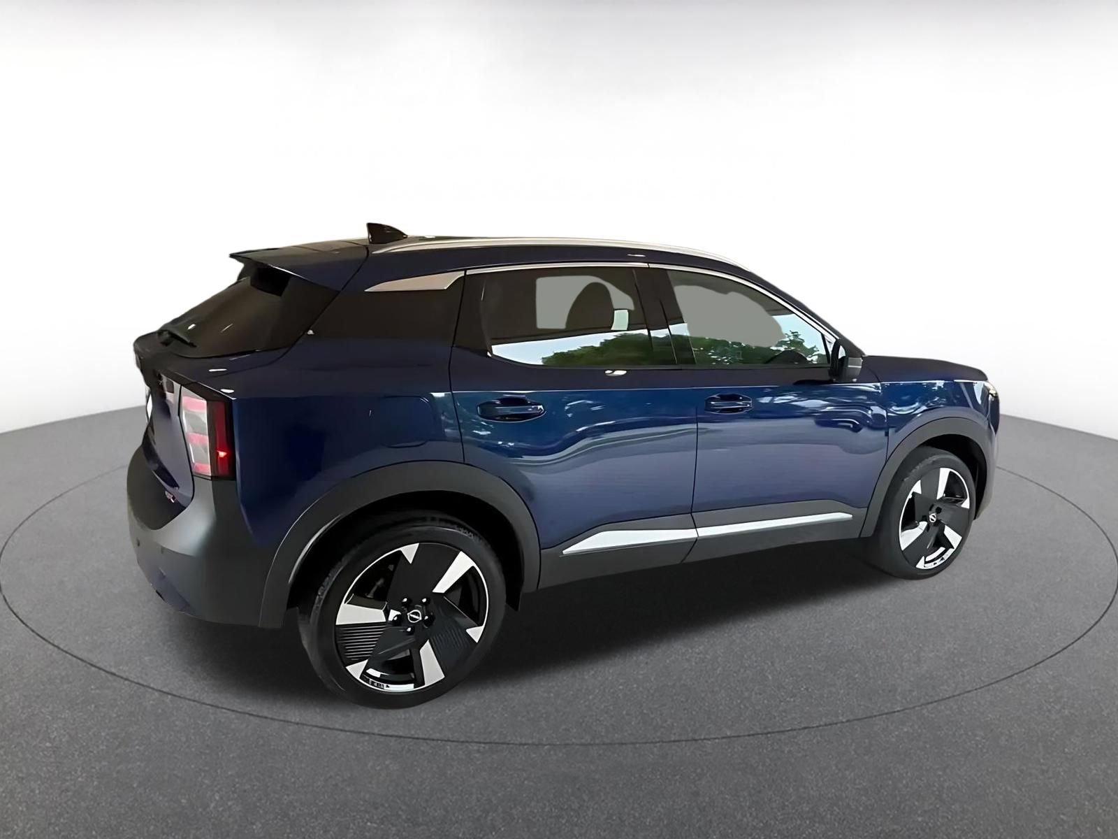 Used 2026 Nissan Kicks SR FWD image 14
