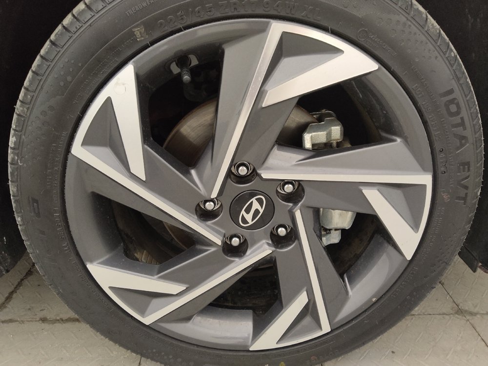Used 2025 Hyundai Elantra Limited FWD image 31