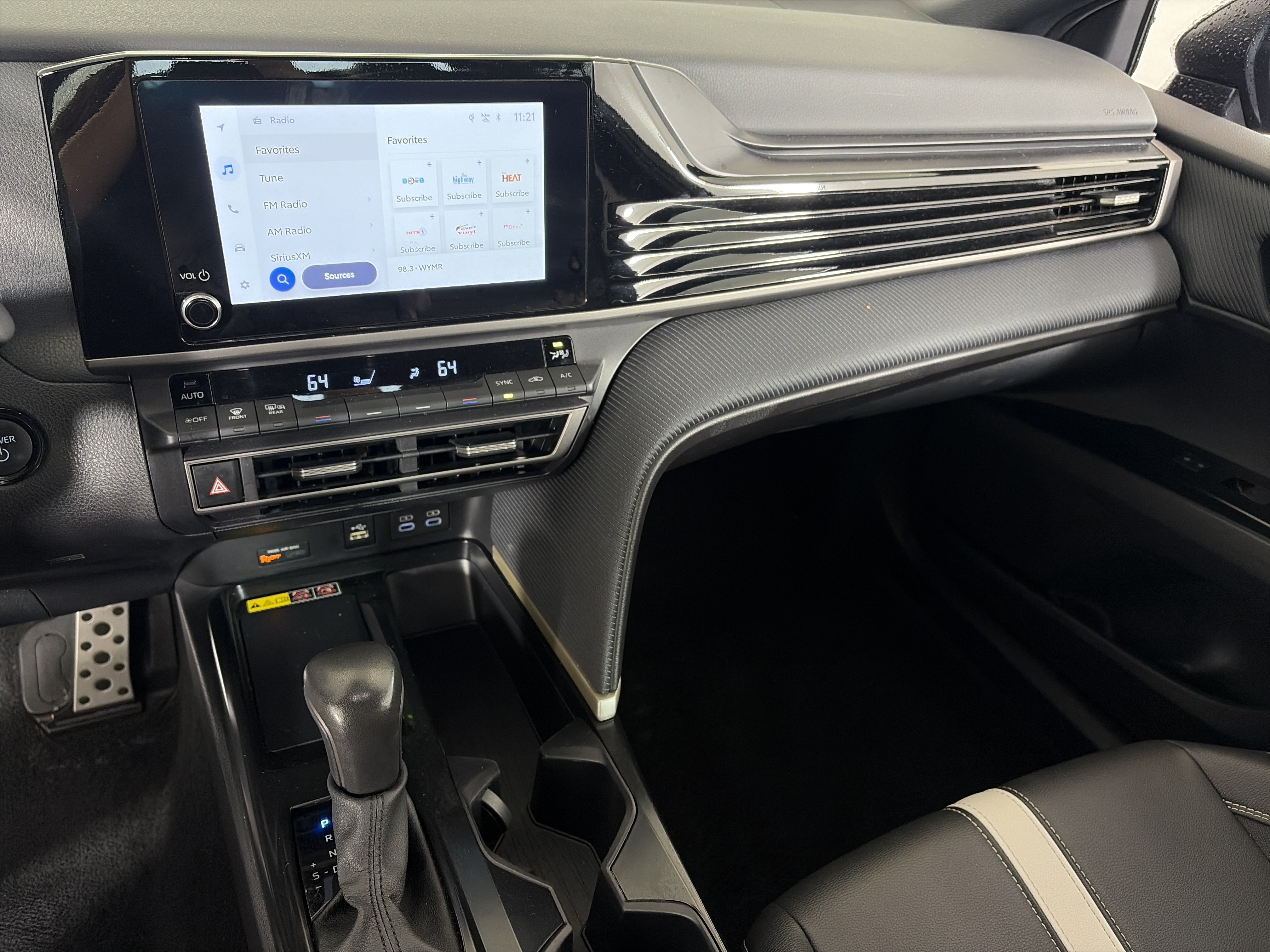 Used 2025 Toyota Camry SE FWD image 4