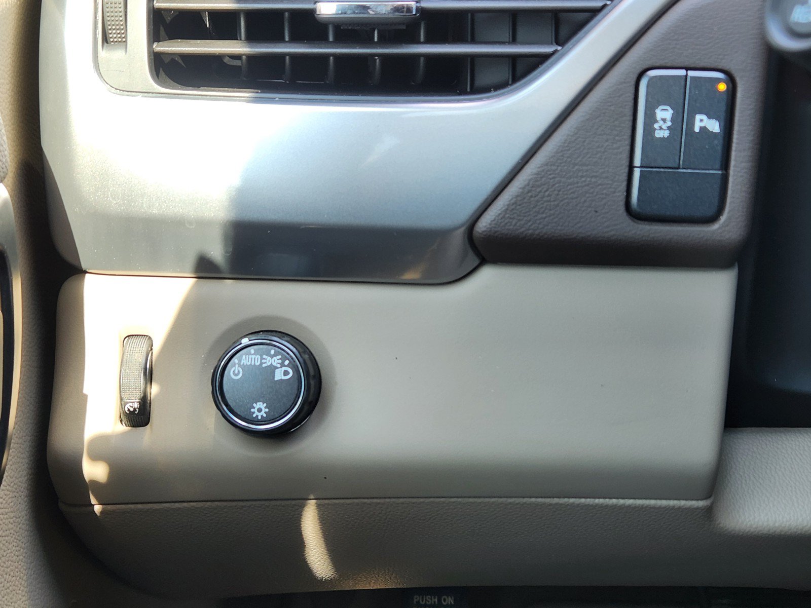 Used 2019 Chevrolet Tahoe LS RWD image 18