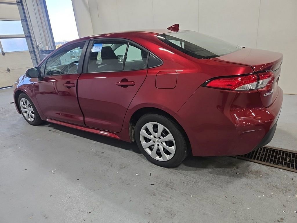 Used 2025 Toyota Corolla LE FWD image 4