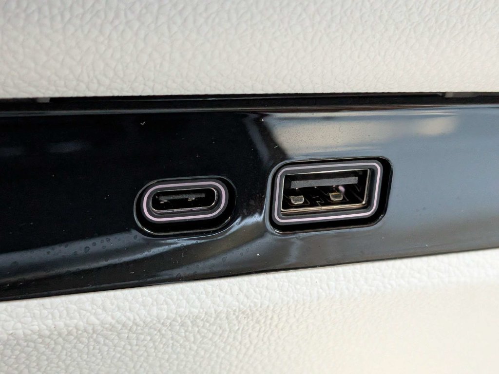 Used 2027 Buick Enclave Avenir w/ LPO, Illumination Package FWD image 24