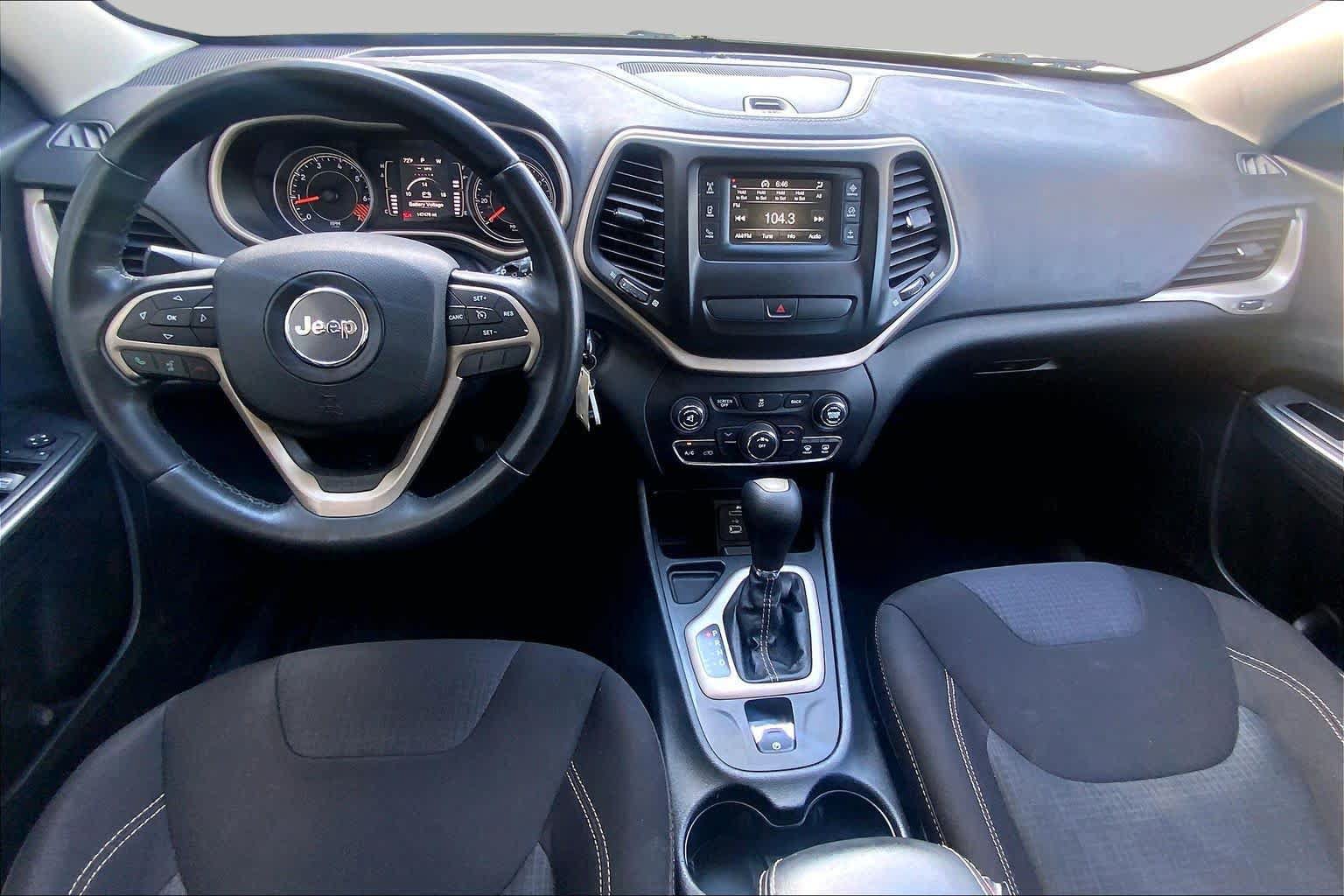 Used 2015 Jeep Cherokee Latitude FWD image 14