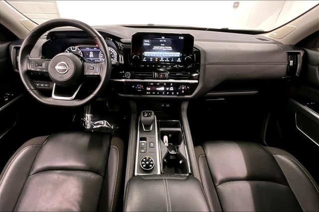 Used 2024 Nissan Pathfinder SL AWD/4WD image 18