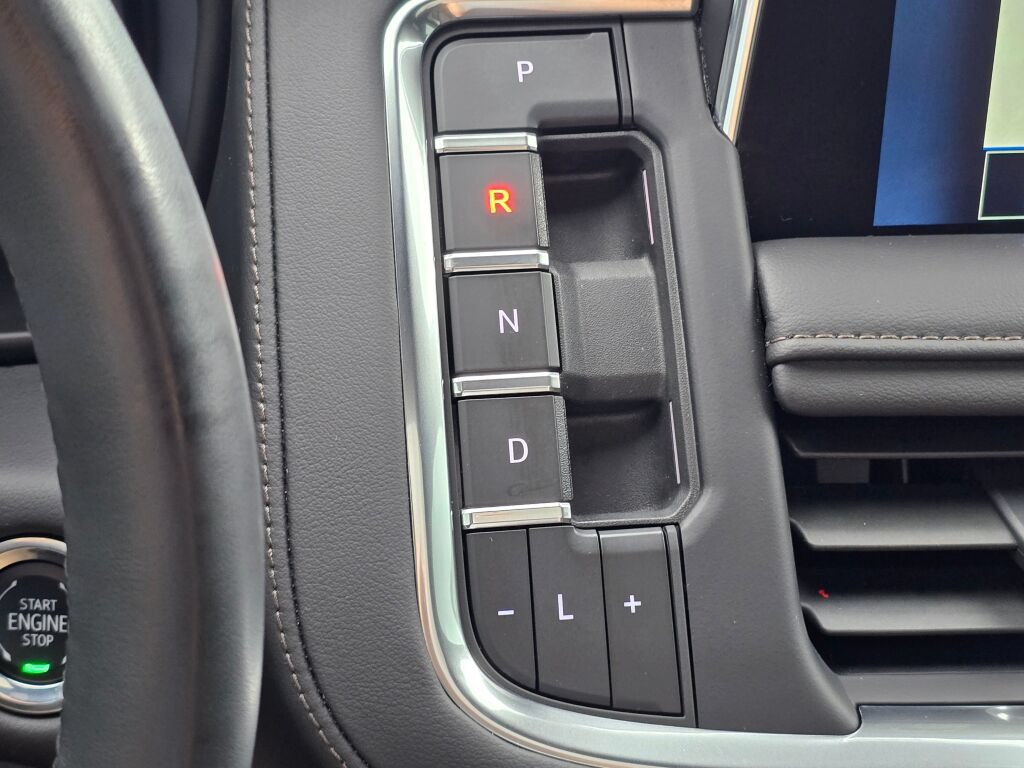 Used 2023 Chevrolet Tahoe High Country AWD/4WD image 39