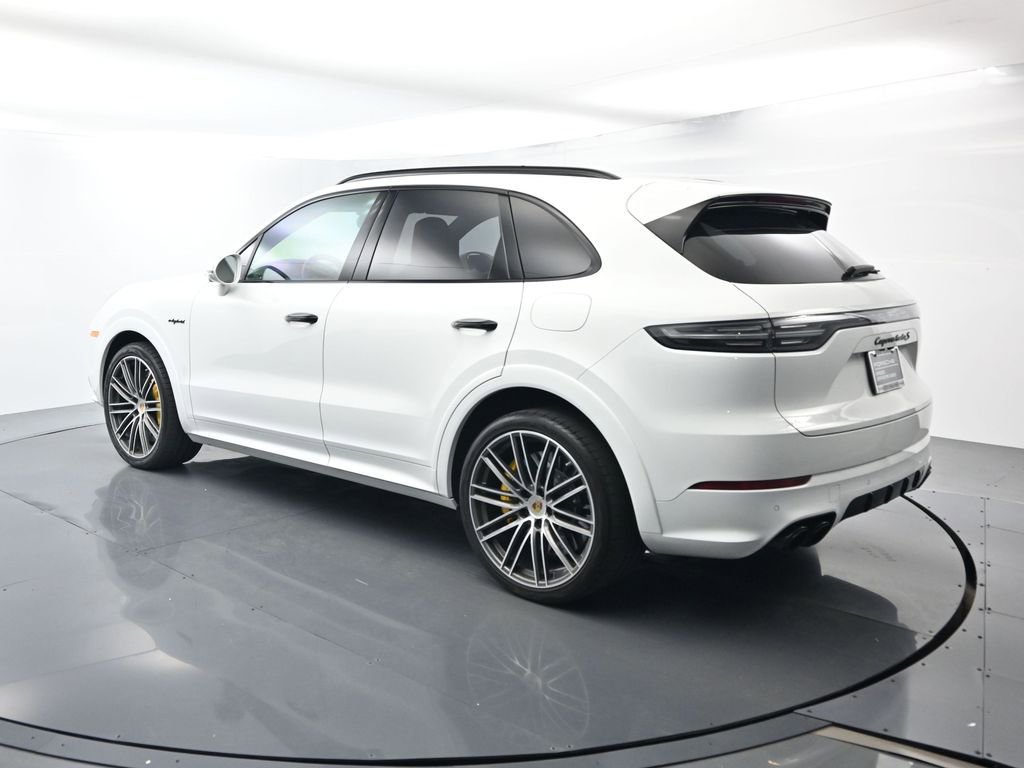 Certified 2022 Porsche Cayenne Turbo S image 3