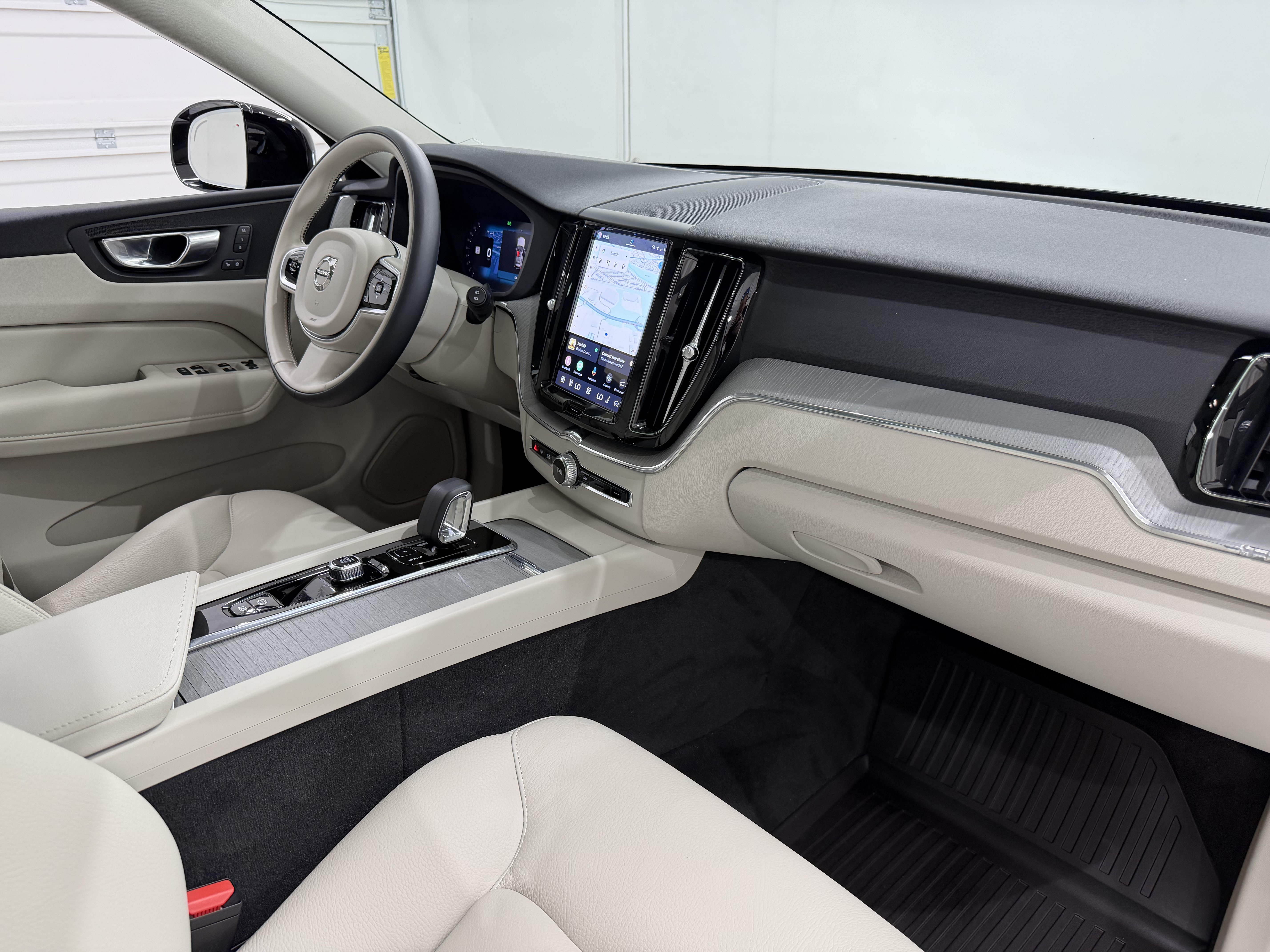 Used 2025 Volvo XC60 B5 Plus w/ Climate Package PRO AWD/4WD image 22