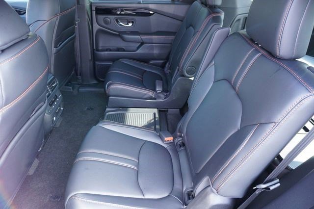 Used 2025 Honda Pilot TrailSport image 24