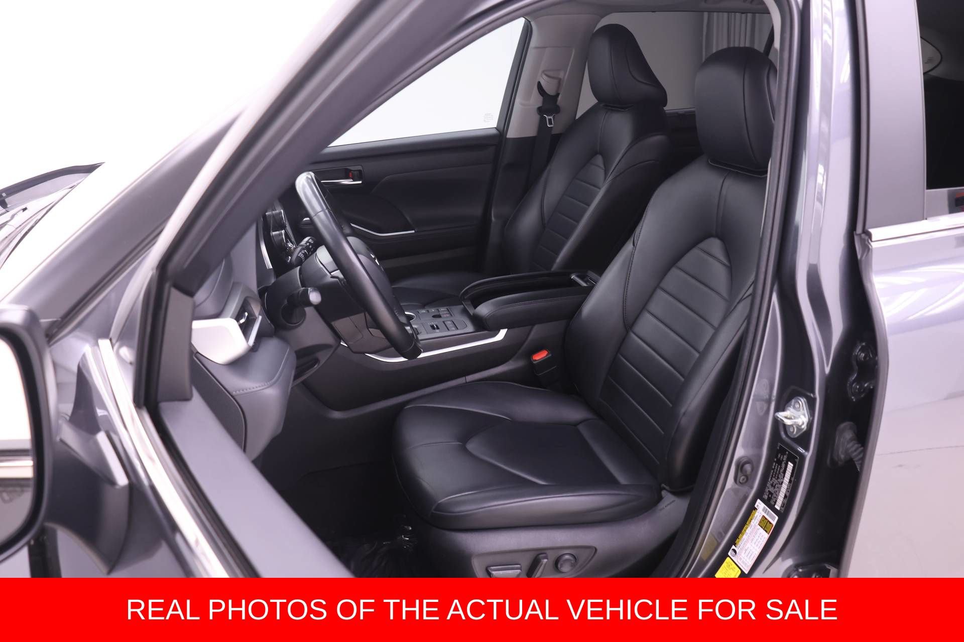 Used 2023 Toyota Highlander XLE AWD/4WD image 4