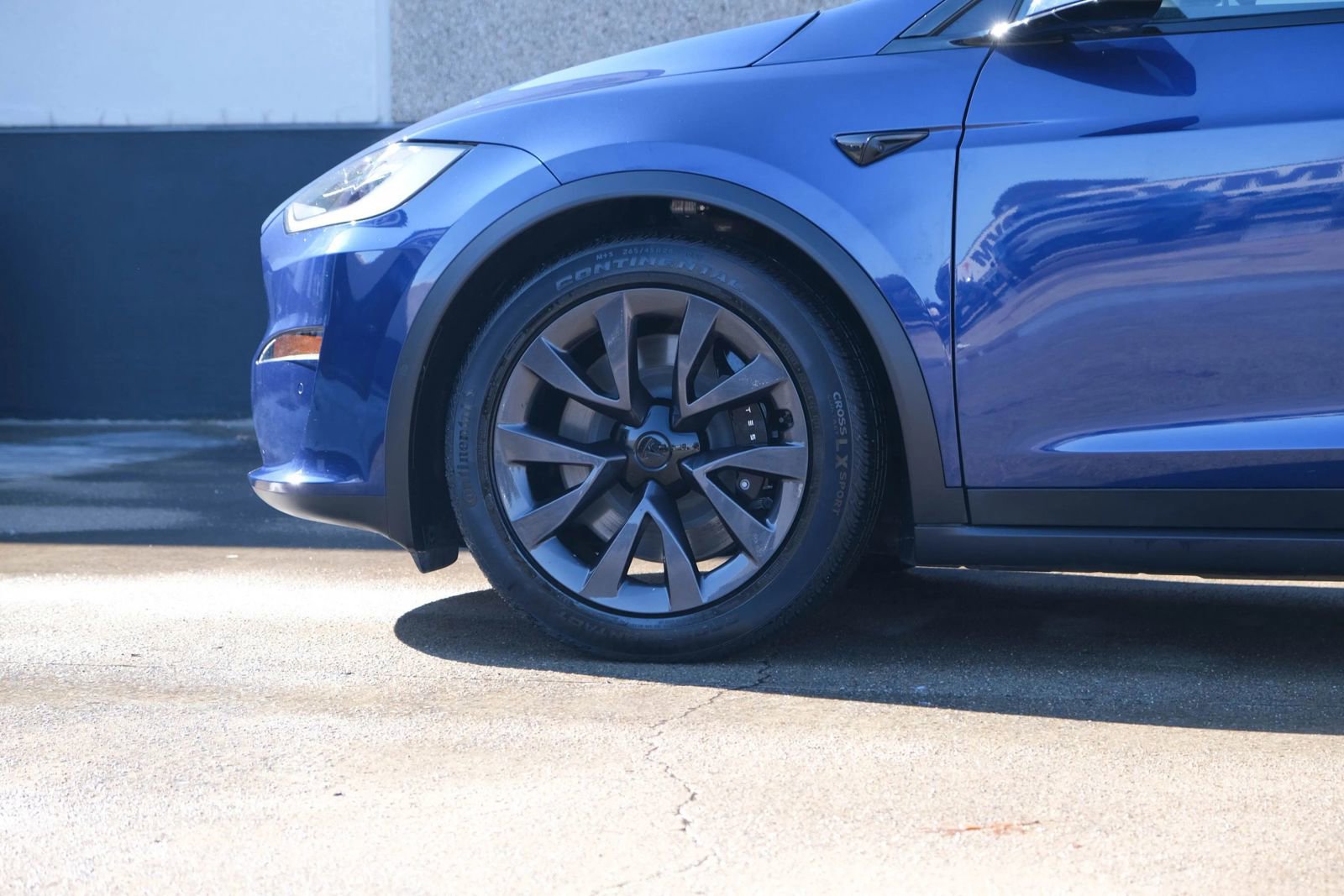 Used 2023 Tesla Model X Plaid image 9