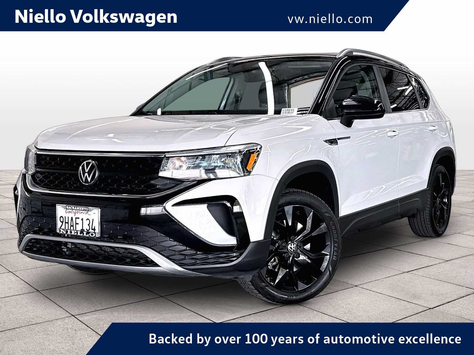 Used 2023 Volkswagen Taos SE w/ Panoramic Sunroof Package
