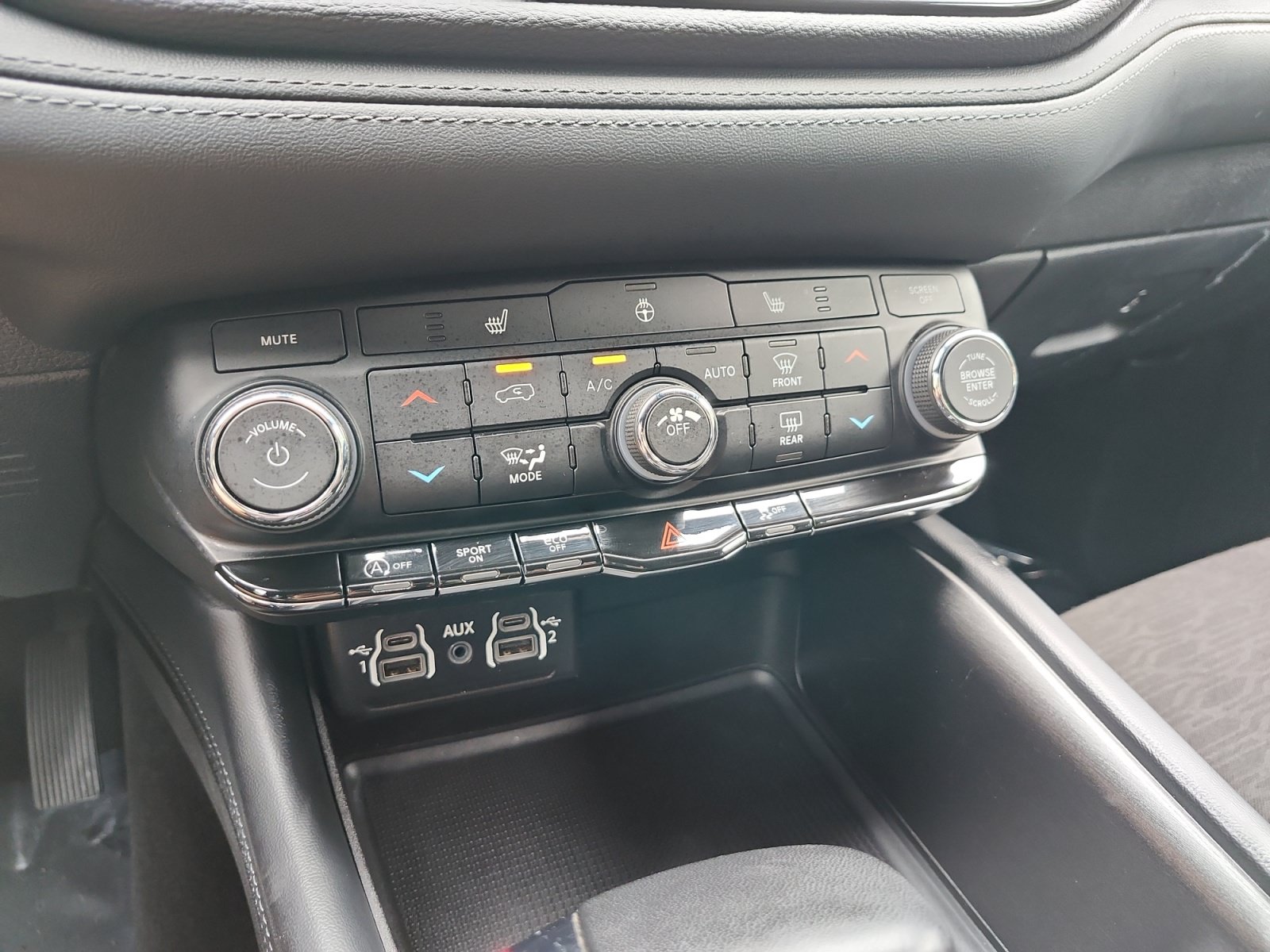 Used 2024 Dodge Durango SXT AWD/4WD image 21