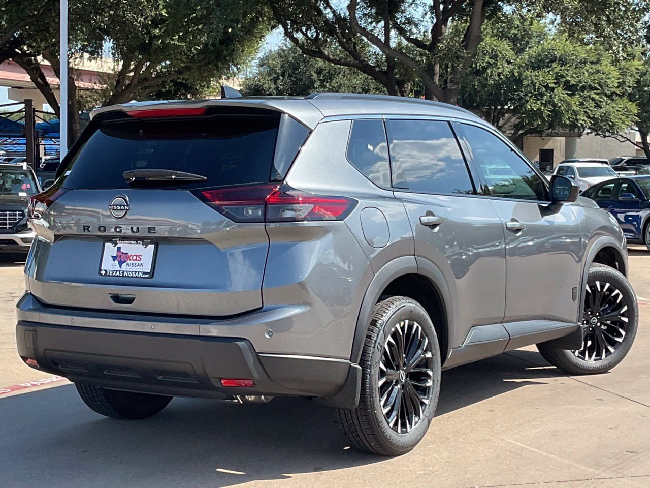 New 2026 Nissan Rogue Dark Armor FWD image 4