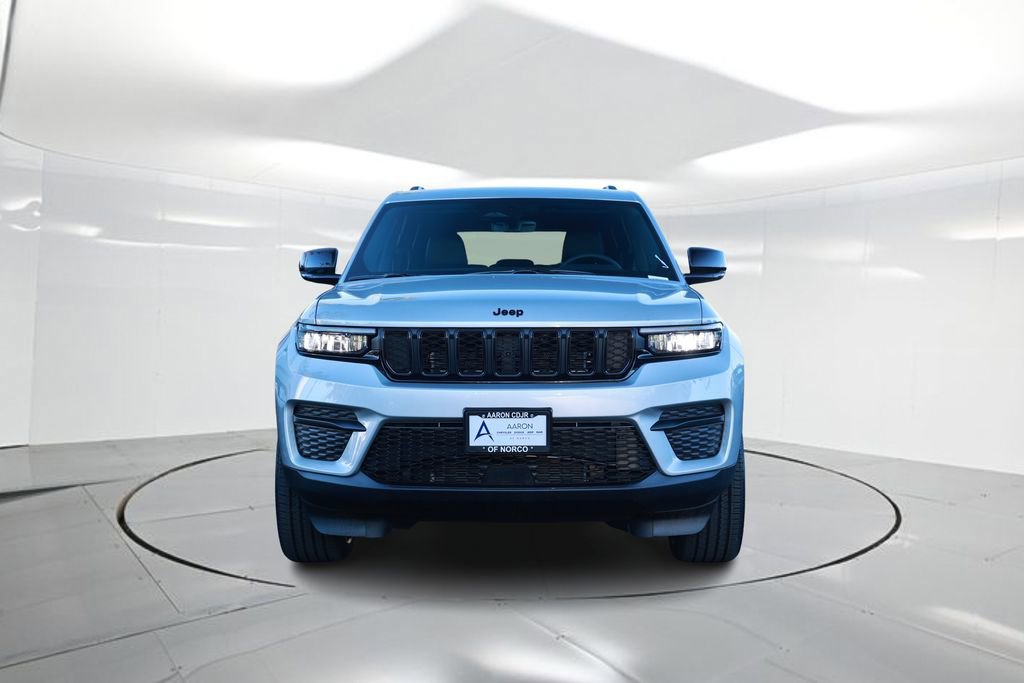 New 2025 Jeep Grand Cherokee Altitude AWD/4WD image 4