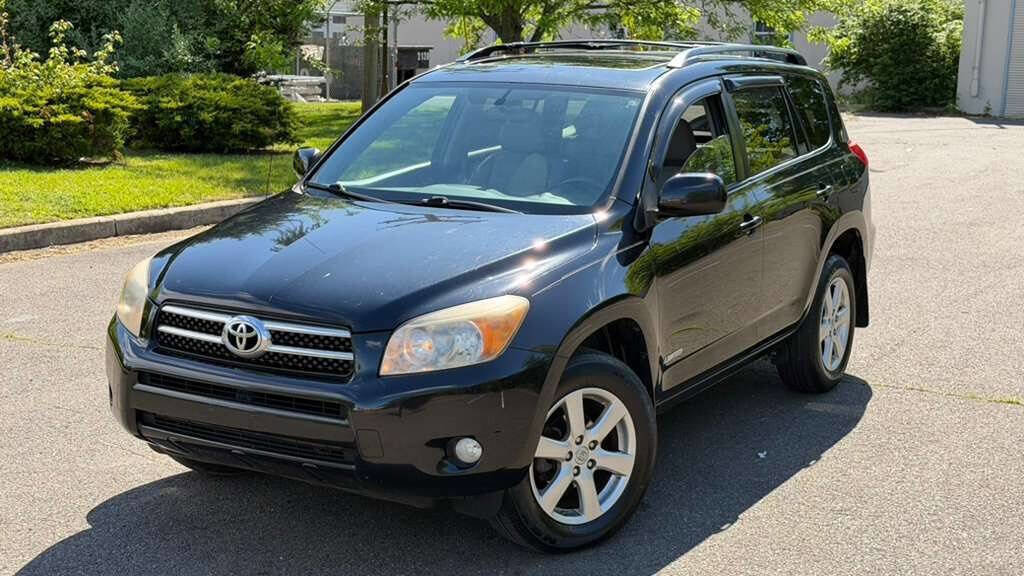 Used 2007 Toyota RAV4 Limited AWD/4WD image 2