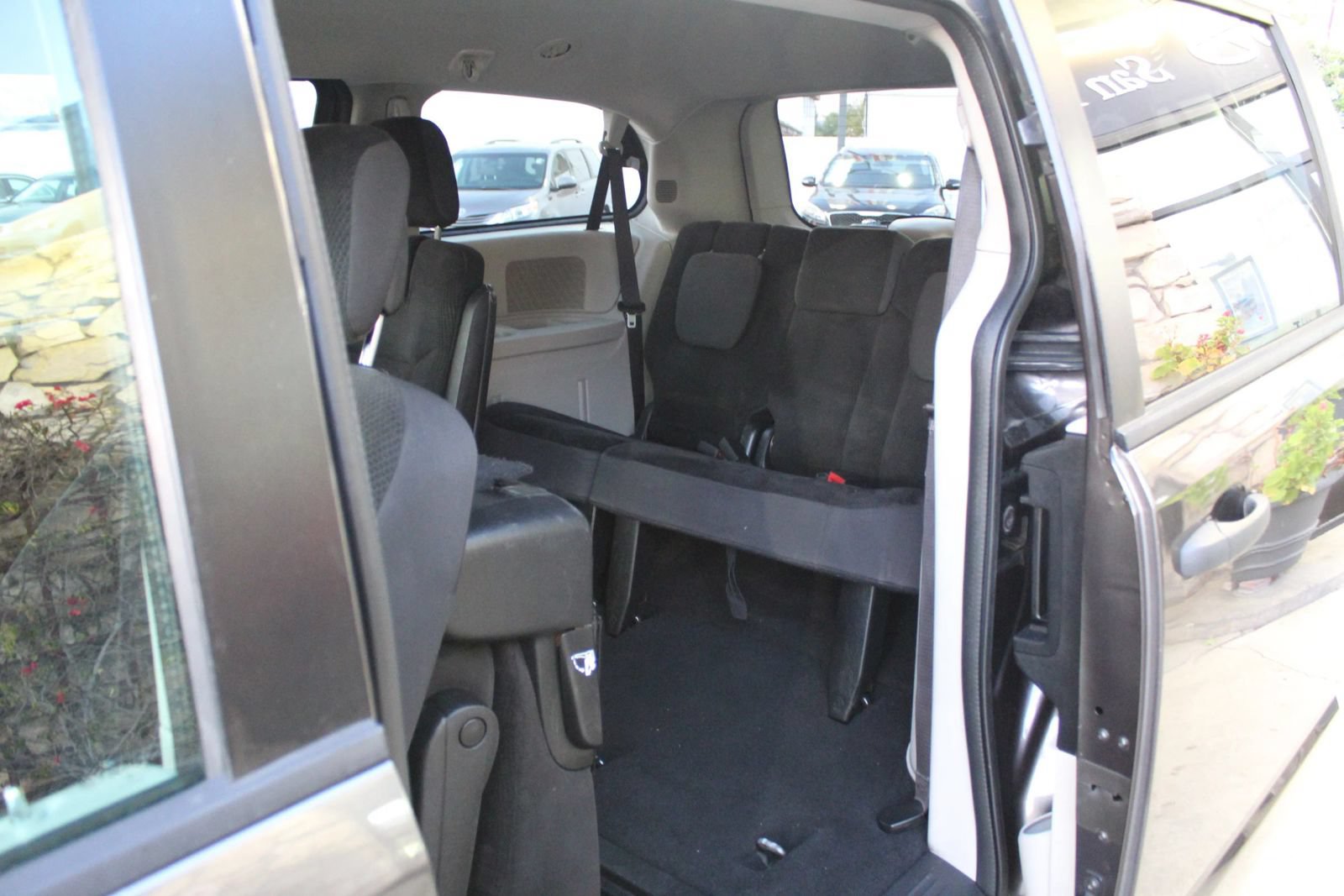 Used 2019 Dodge Grand Caravan SE FWD image 14