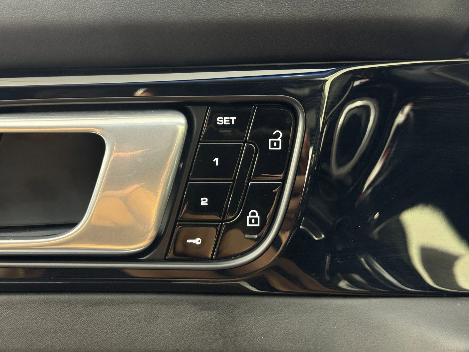 Used 2019 Porsche Panamera 4 Executive w/ Premium Package Plus image 18