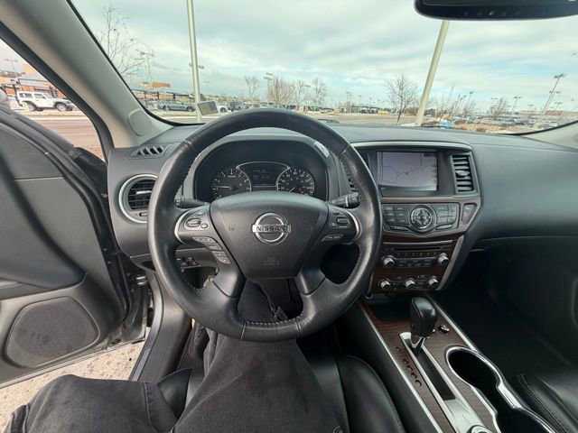 Used 2017 Nissan Pathfinder Platinum image 13