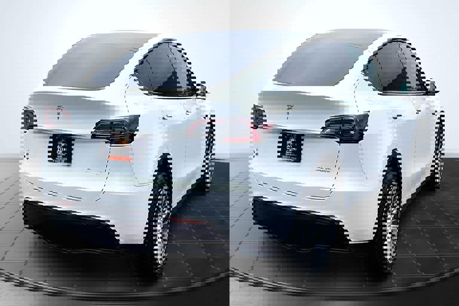 Used 2023 Tesla Model Y Long Range image 23