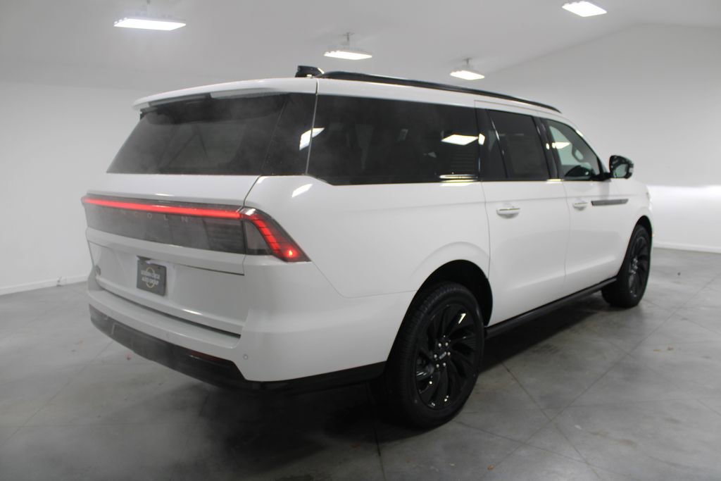 New 2025 Lincoln Navigator L Reserve w/ Jet Appearance Package image 8