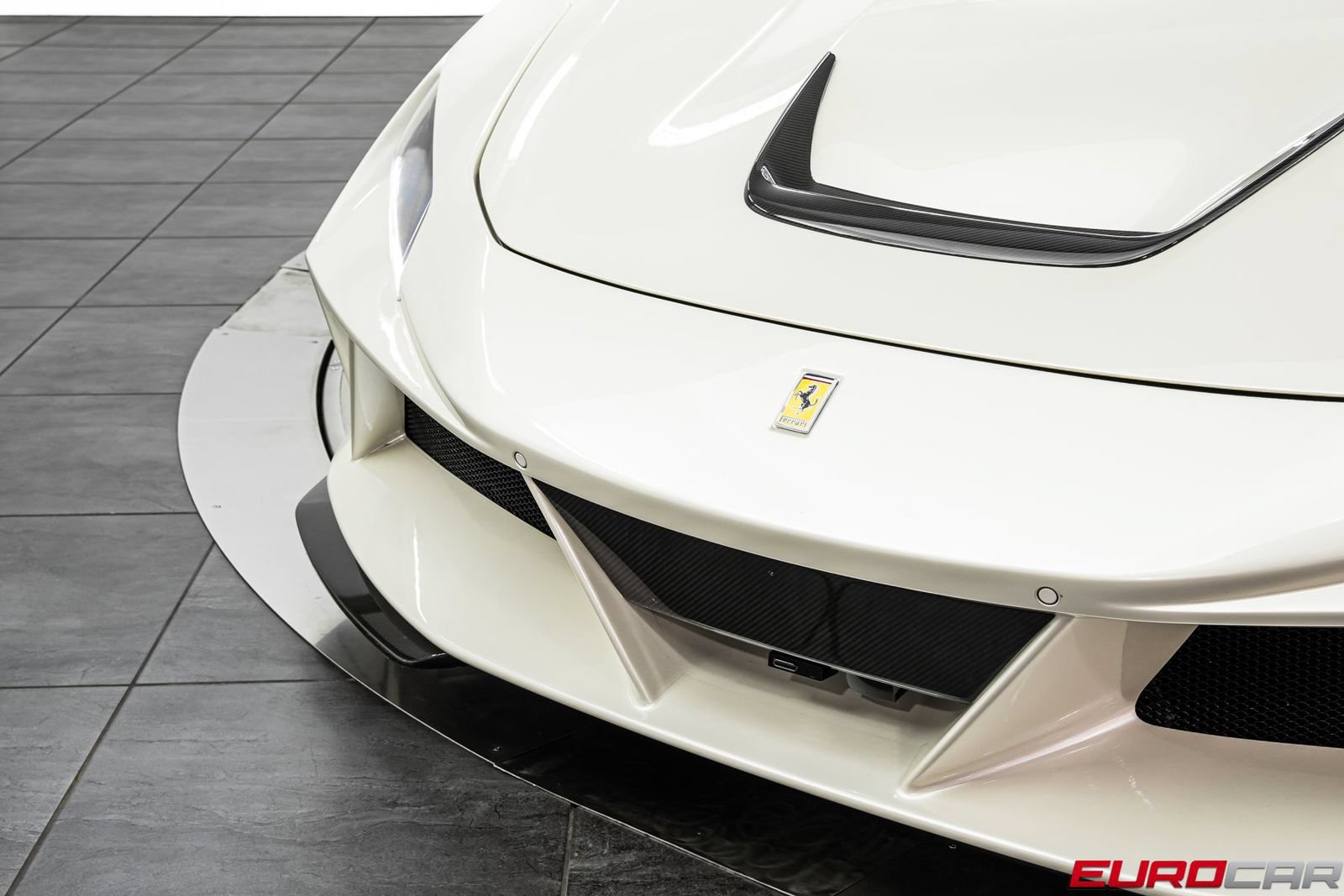 Used 2021 Ferrari F8 Tributo RWD image 15