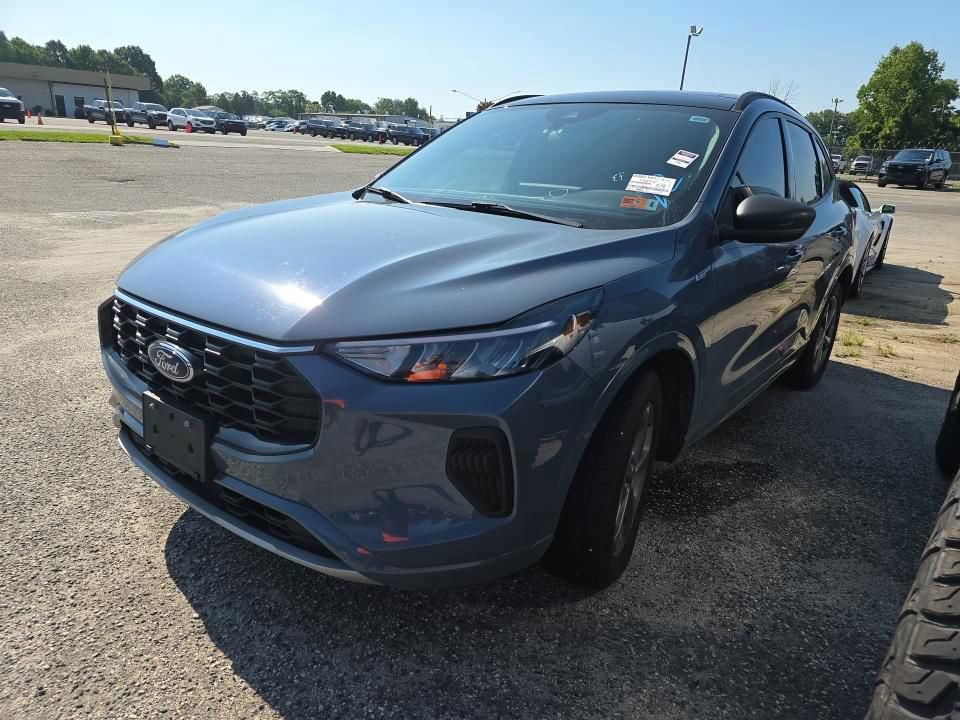 Used 2023 Ford Escape ST-Line w/ Tech Pack #1 AWD/4WD video 3
