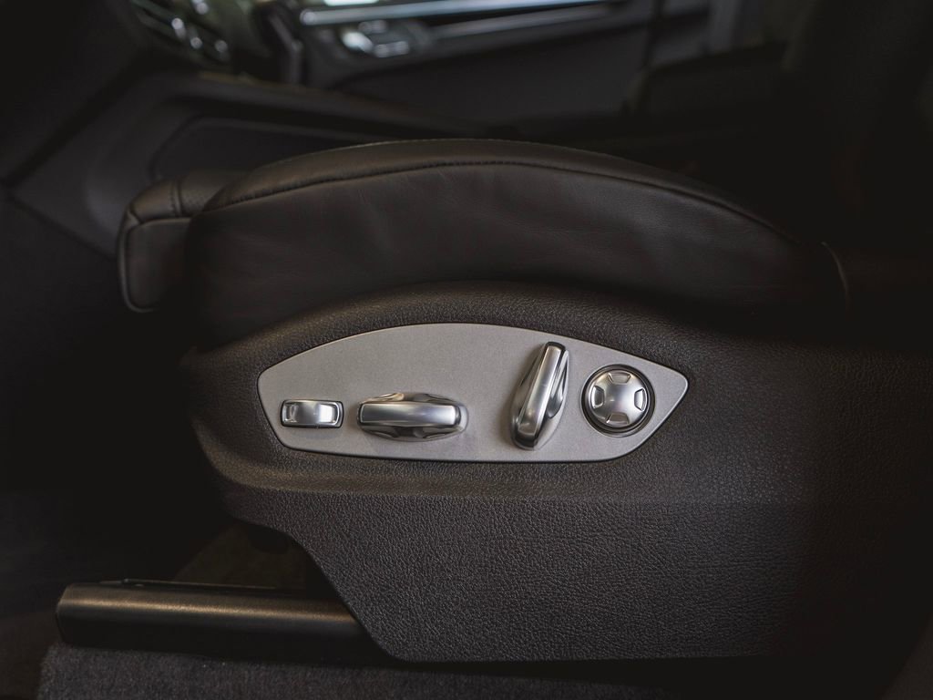 New 2025 Porsche Macan image 32