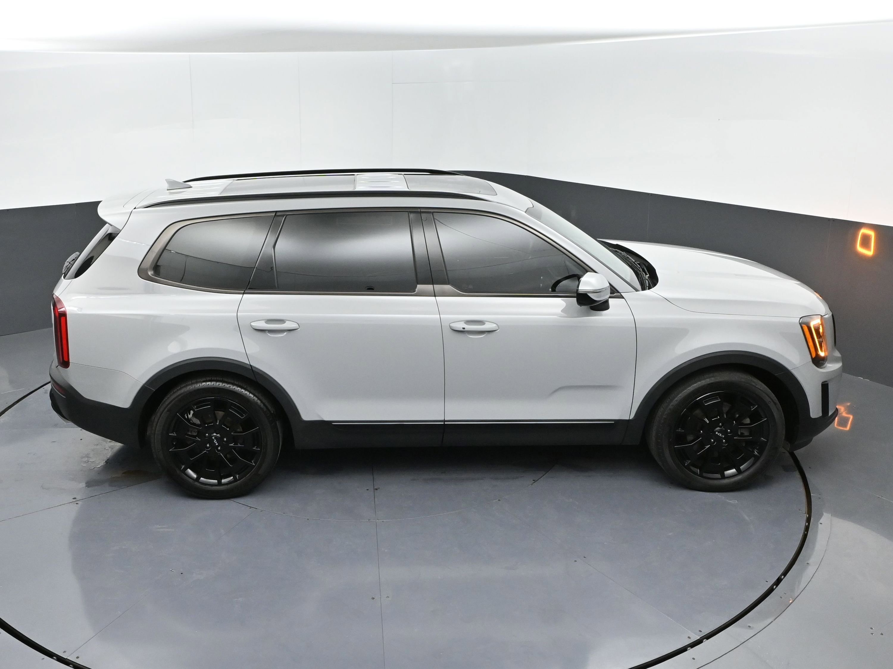 Used 2022 Kia Telluride SX w/ SX Prestige Package image 48