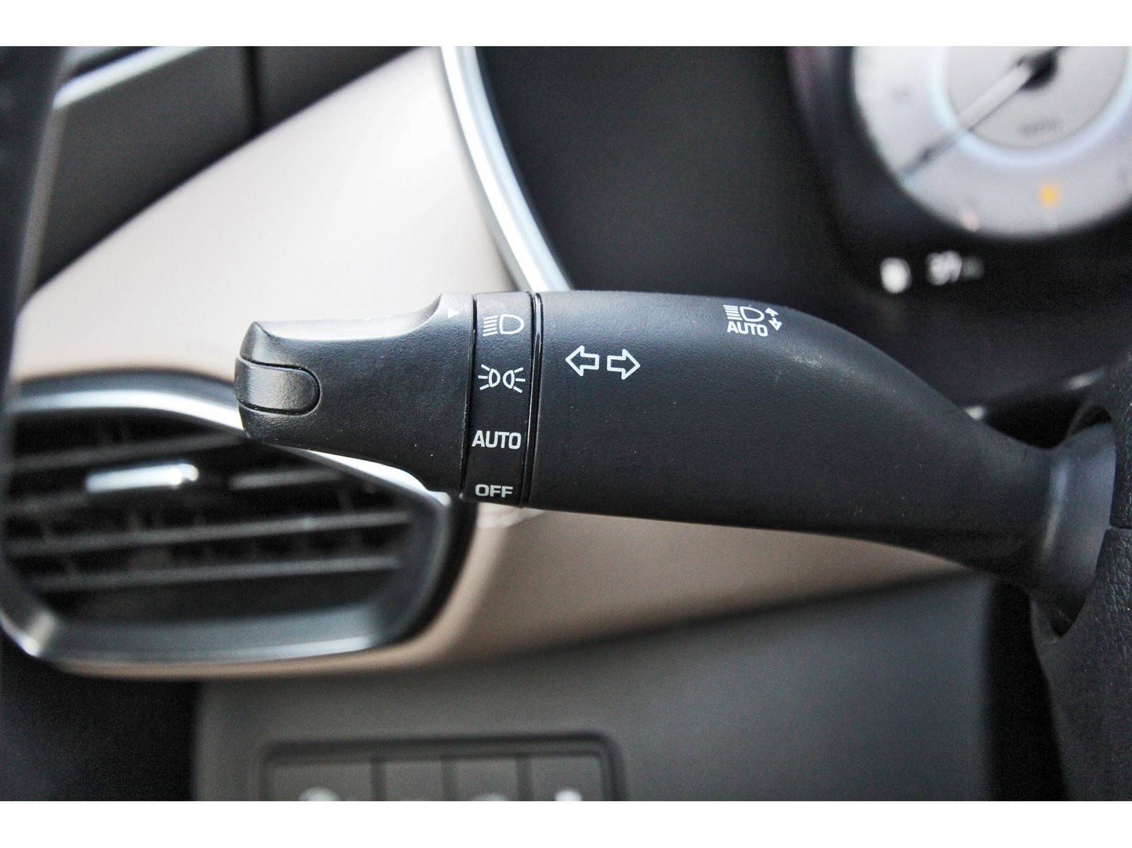 Used 2023 Hyundai Santa Fe SEL w/ Premium Package image 17
