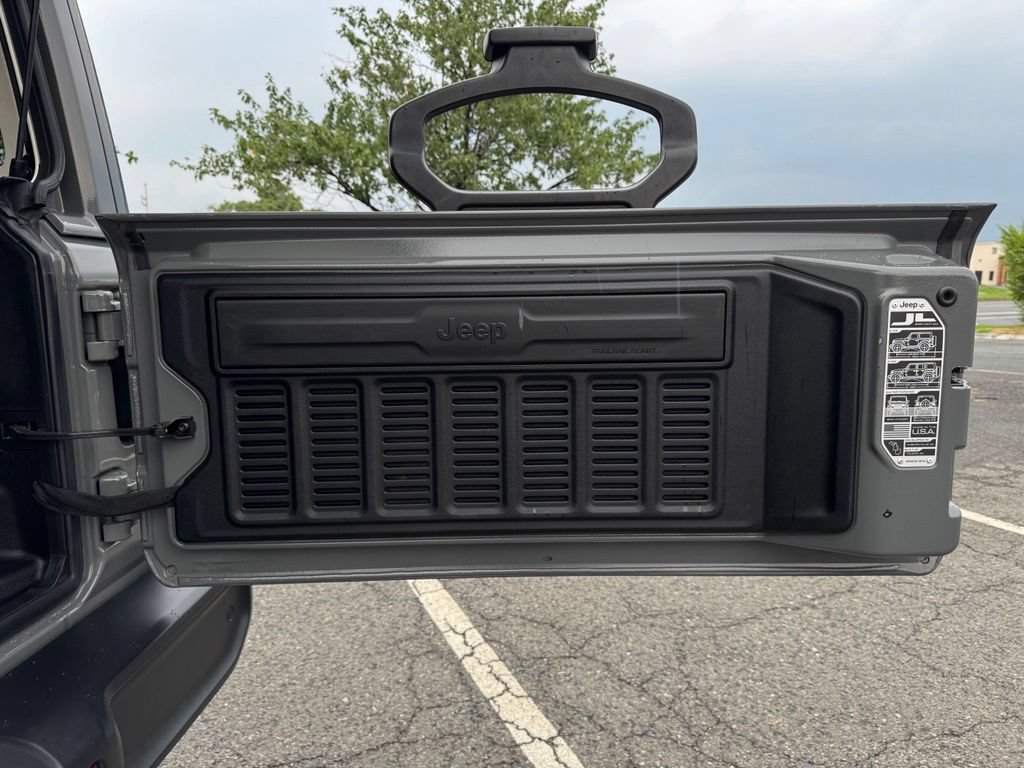 Used 2021 Jeep Wrangler Unlimited Sahara AWD/4WD image 12
