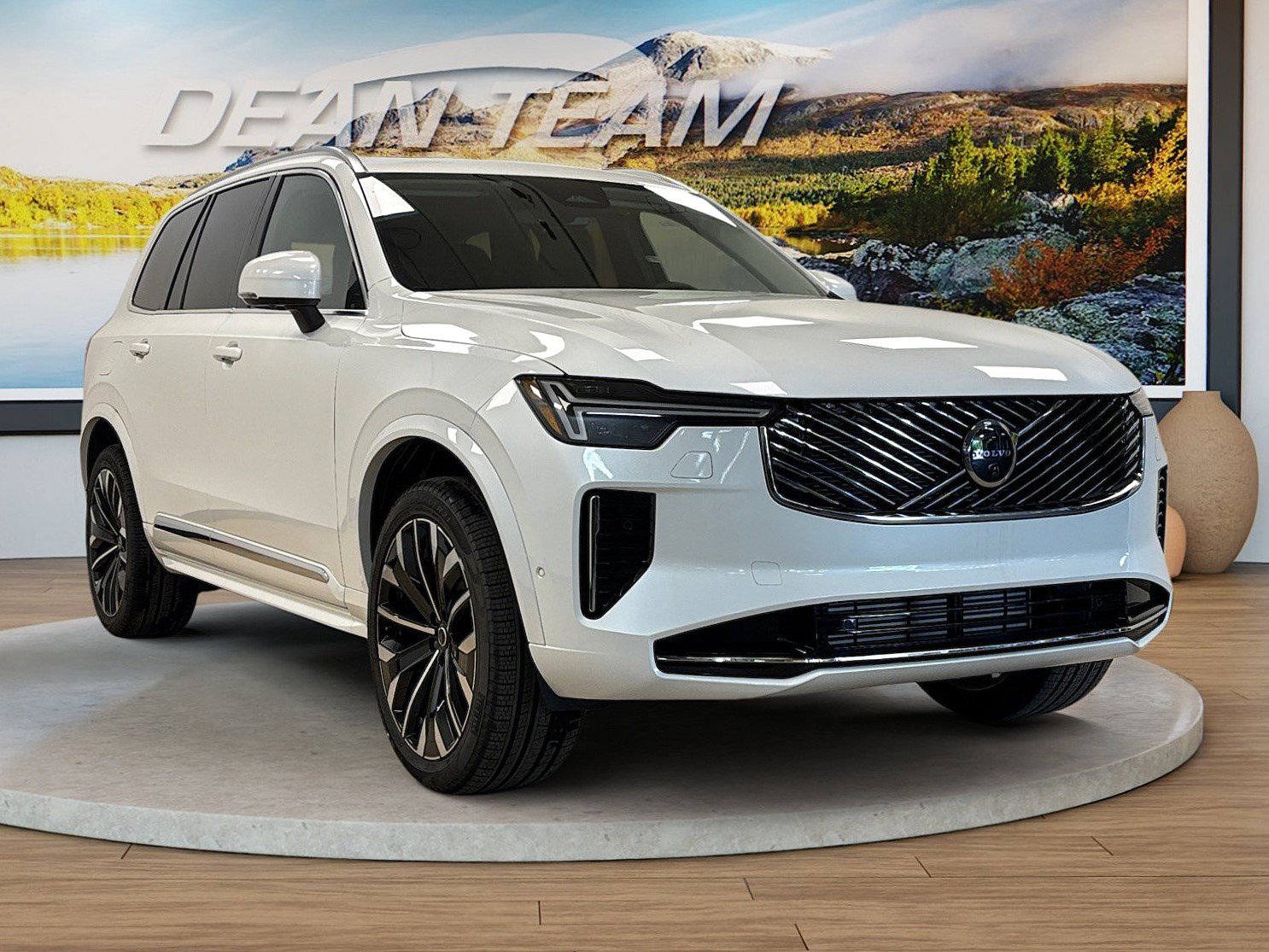 New 2026 Volvo XC90 T8 Plus w/ Protection Package Premier AWD/4WD image 3