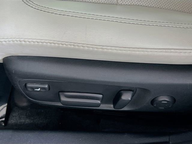 Used 2016 Toyota Avalon Limited w/ Toyota Safety Sense Package image 18