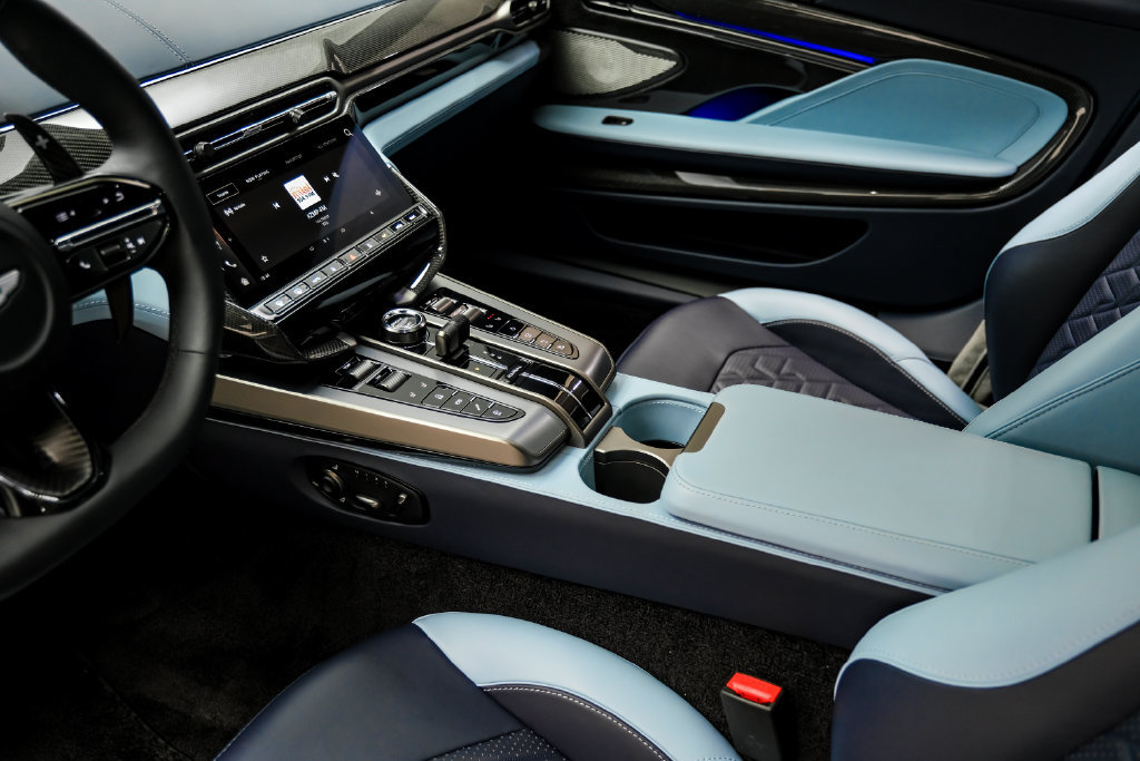 Used 2025 Aston Martin Vanquish RWD image 26