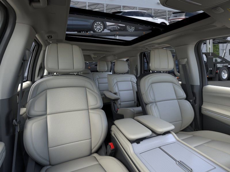 New 2026 Lincoln Navigator L Reserve AWD/4WD image 10